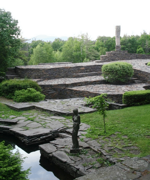 Button showing part of the Opus 40 bluestone sculpture.  Links to the Opus 40 website.